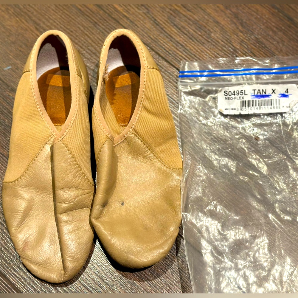 Bloch Girls' Tan Neo-Flex Slip On Leather Jazz Shoe